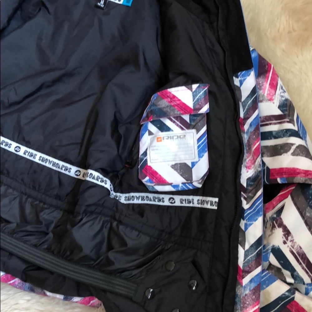 Great winter jacket by Ride Snowboards - Picture 7 of 8